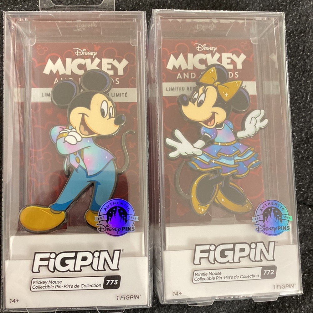 NWT Disney Mickey and Minnie limited release Figpin